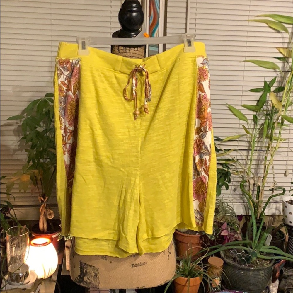 NWT. FreePeople Shorts. Size L.